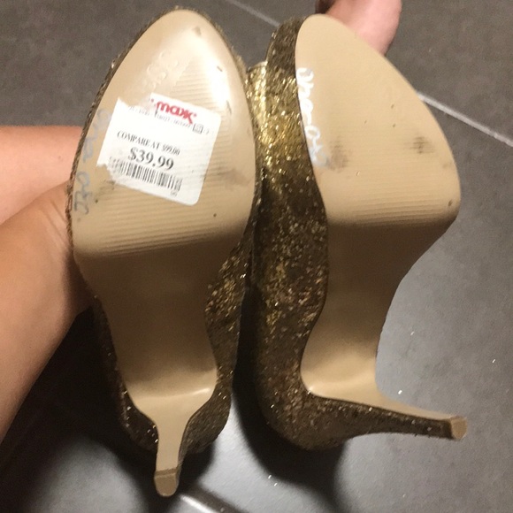 Shoes - Picture 6 of 8